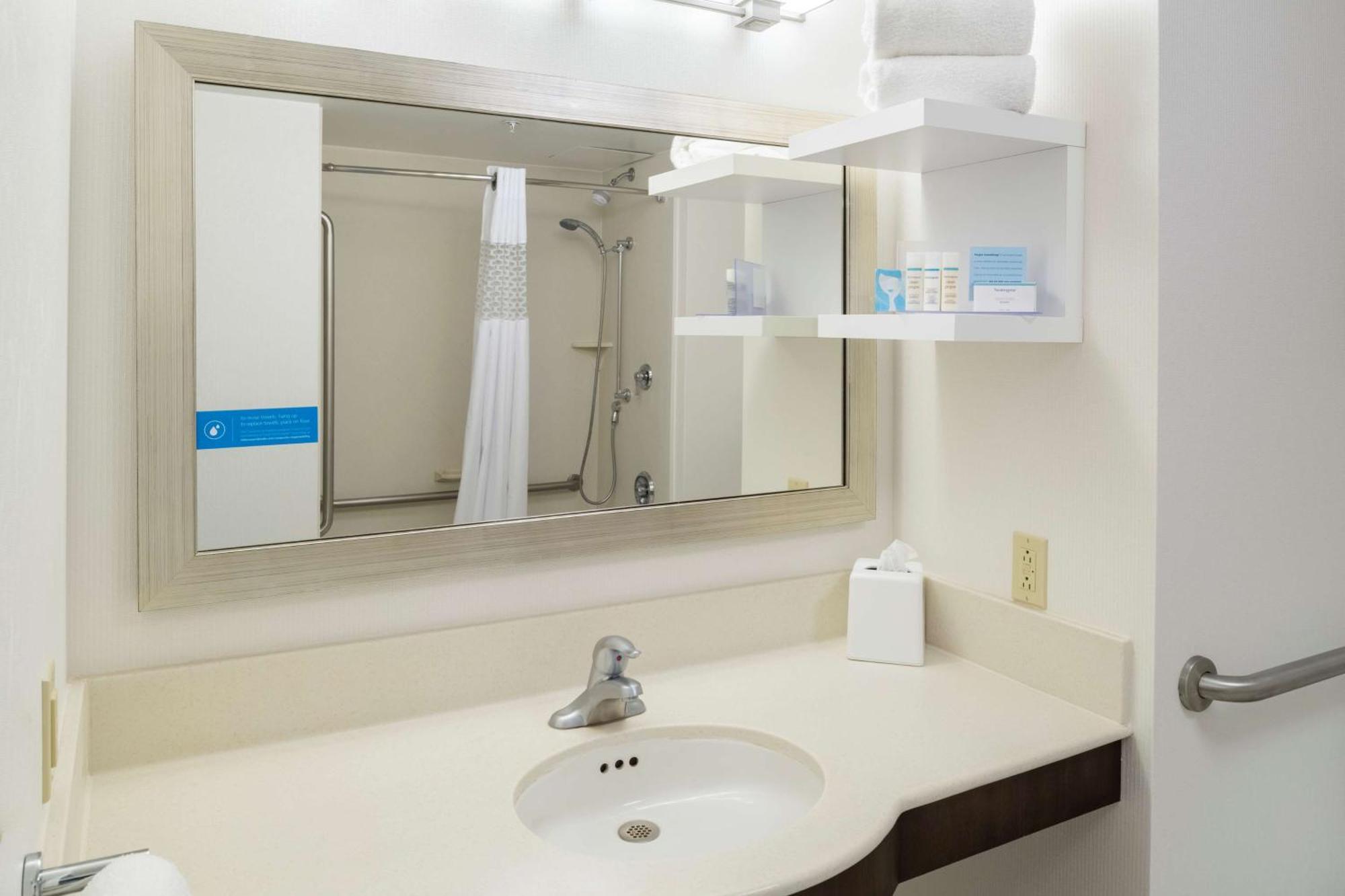 Hampton & By Hilton - Halifax Hotel 3*